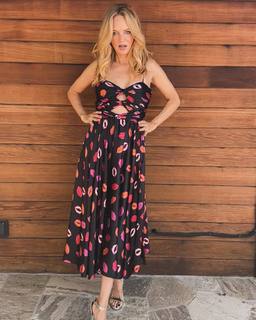 Heather Graham feet photo thumbnail
