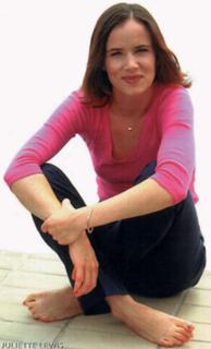 Juliette Lewis feet photo thumbnail