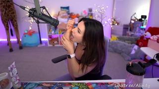Natalia Mogollon feet photo thumbnail