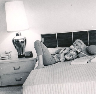Marilyn Monroe feet photo thumbnail