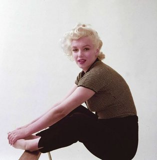Marilyn Monroe feet photo thumbnail
