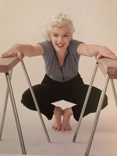 Marilyn Monroe feet photo thumbnail
