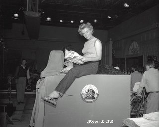 Marilyn Monroe feet photo thumbnail