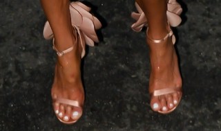 Bethenny Frankel feet photo thumbnail