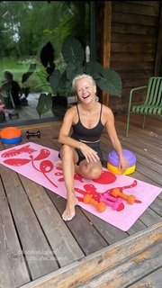 Malgorzata Kozuchowska feet photo thumbnail