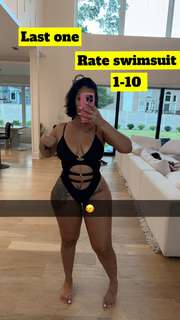 Queen Naija feet photo thumbnail