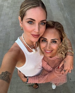 Chiara Ferragni feet photo thumbnail