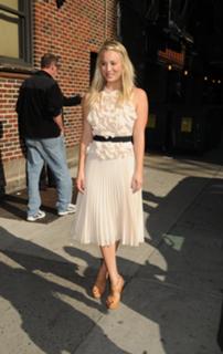 Kaley Cuoco feet photo thumbnail