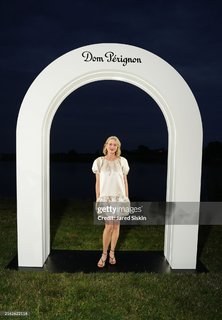 Naomi Watts feet photo thumbnail