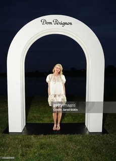 Naomi Watts feet photo thumbnail