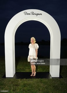 Naomi Watts feet photo thumbnail