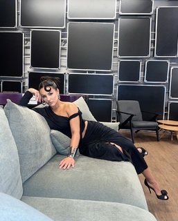 Kéfera Buchmann feet photo thumbnail