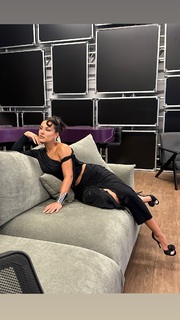 Kéfera Buchmann feet photo thumbnail
