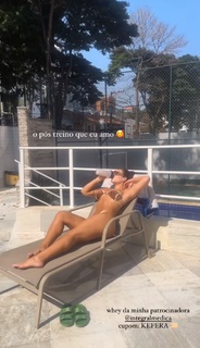 Kéfera Buchmann feet photo thumbnail