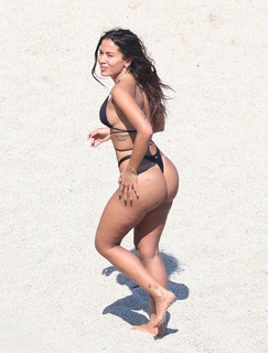 Anitta feet photo thumbnail