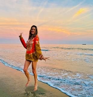Alessandra Ambrosio feet photo thumbnail