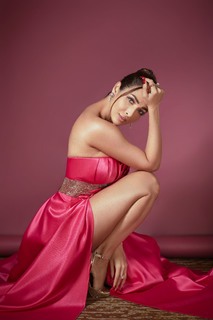 Malaika Arora feet photo thumbnail