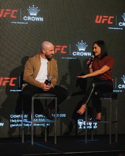 Megan Olivi feet photo thumbnail
