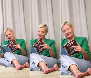 Malgorzata Kozuchowska feet photo thumbnail