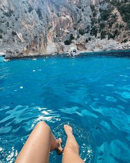 Camila Queiroz feet photo thumbnail