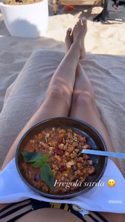 Anna Safroncik feet photo thumbnail