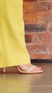 Larissa Manoela feet photo thumbnail