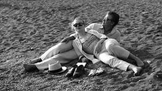 Dakota Fanning feet photo thumbnail