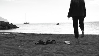 Dakota Fanning feet photo thumbnail