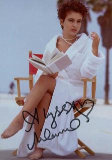 Alyssa Milano feet photo thumbnail