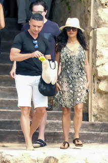 Salma Hayek feet photo thumbnail