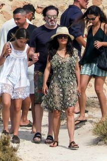 Salma Hayek feet photo thumbnail