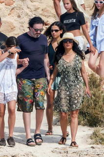 Salma Hayek feet photo thumbnail
