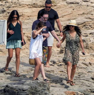 Salma Hayek feet photo thumbnail