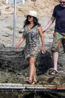 Salma Hayek feet photo thumbnail