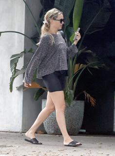 Kate Hudson feet photo thumbnail
