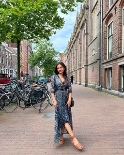 Anushka Sen feet photo thumbnail