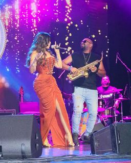 Haifa Wehbe feet photo thumbnail