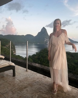 Jennie Garth feet photo thumbnail