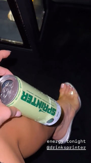 Kylie Jenner feet photo thumbnail