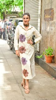 Raveena Tandon feet photo thumbnail