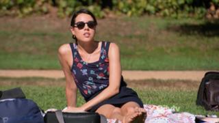 Aubrey Plaza feet photo thumbnail