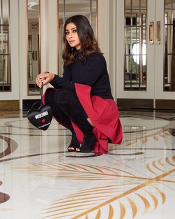 Mouni Roy feet photo thumbnail