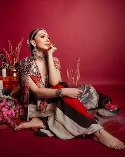 Hansika Motwani feet photo thumbnail