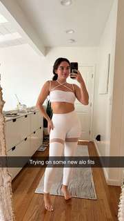 Natalie Noel Mariduena feet photo thumbnail