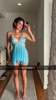 Natalie Noel Mariduena feet photo thumbnail