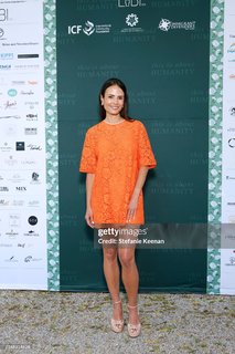 Jordana Brewster feet photo thumbnail
