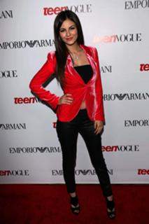 Victoria Justice feet photo thumbnail