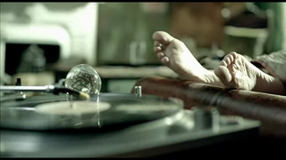 Taylor Swift feet photo thumbnail