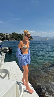 Bar Refaeli feet photo thumbnail
