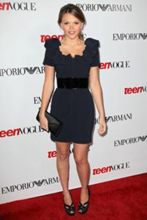 Aimee Teegarden feet photo thumbnail